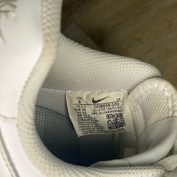 White Nike Air Force 1 ‘07. Size 8 - Picture 7 of 8